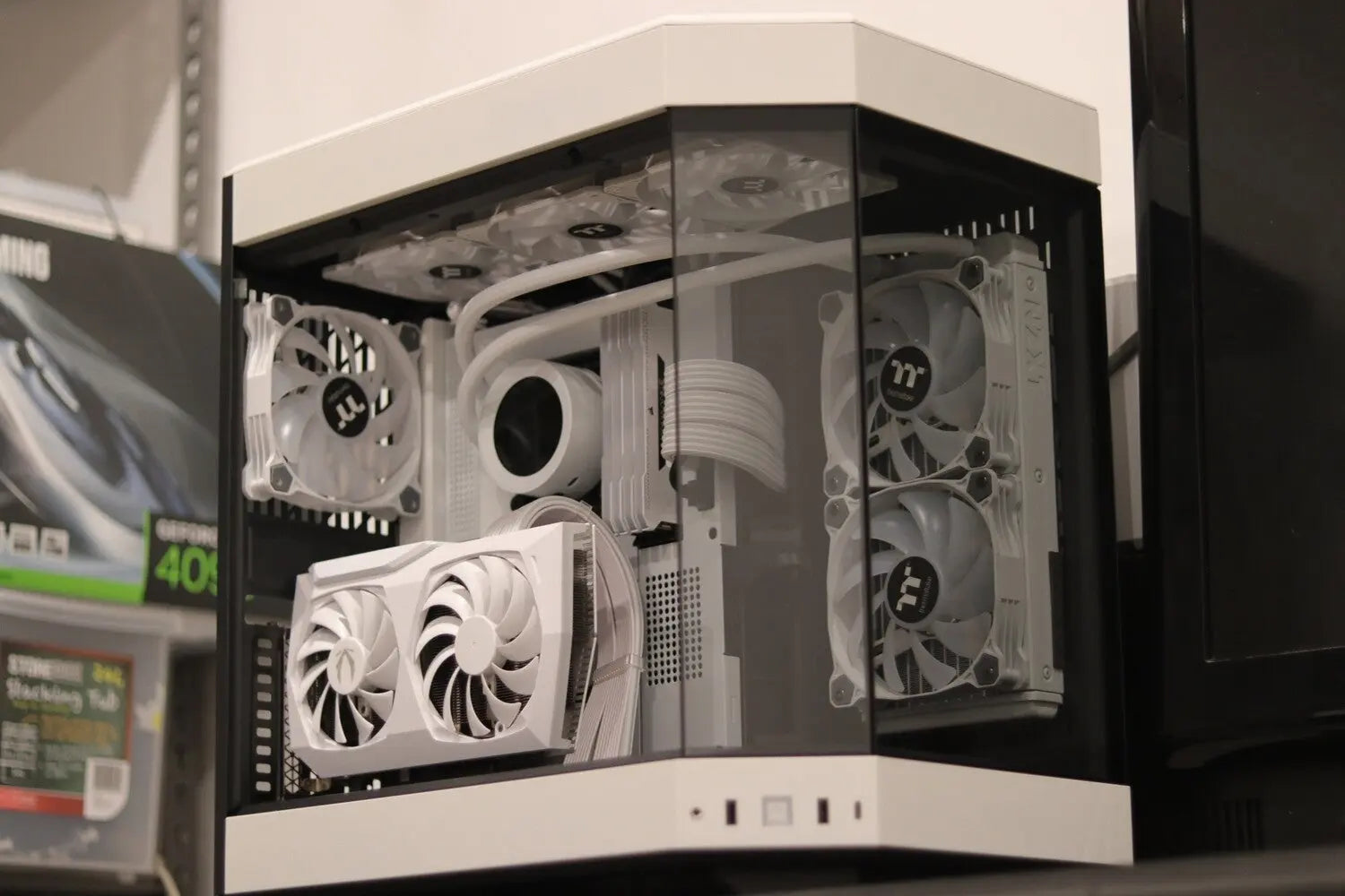 Sabrina's Hyte Y60 White/Black Rig (i5 13600KF + RTX 4060Ti) Lakes Custom Computers