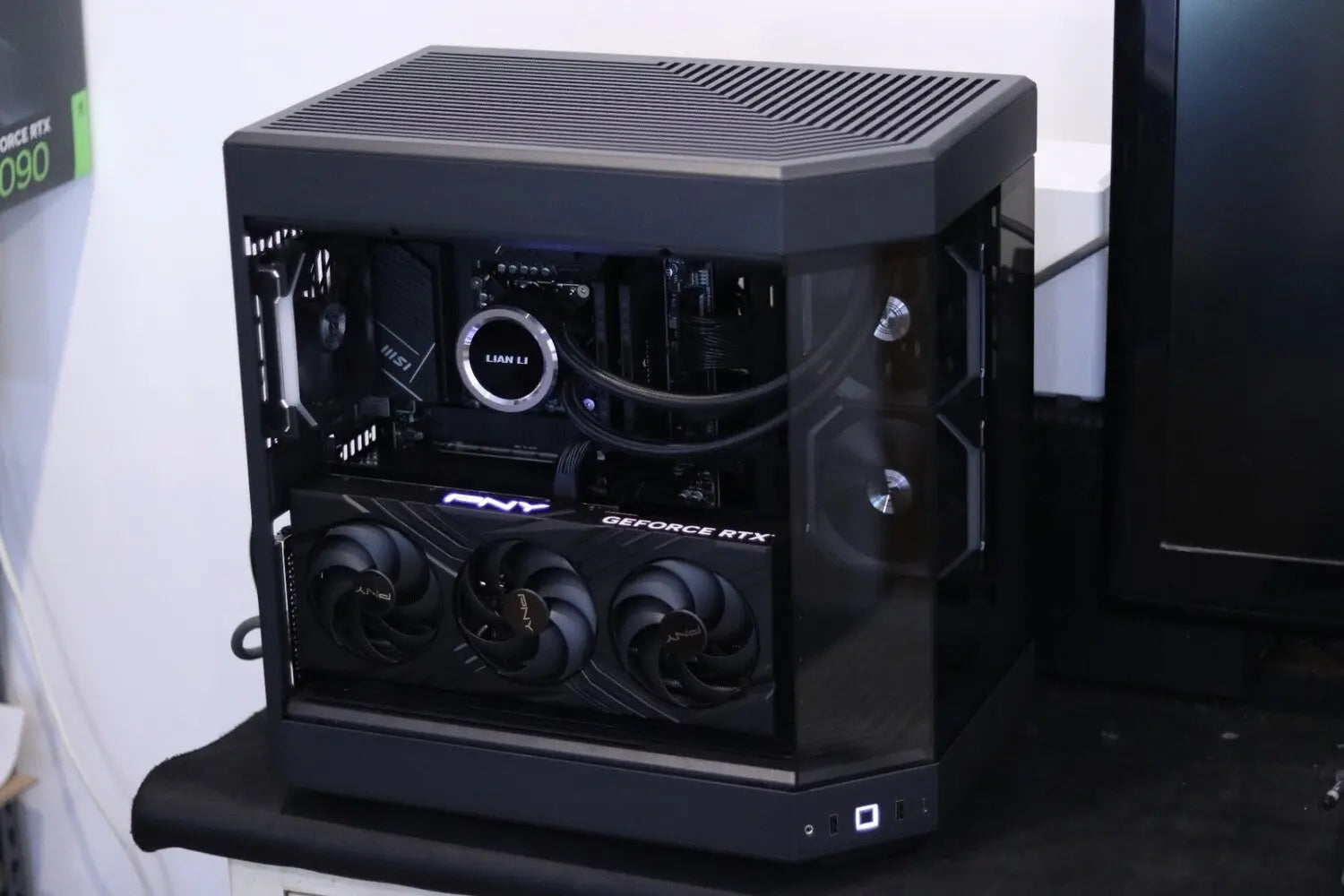 Damians Hyte Y60 Rig (i7 12700KF + RTX 4080) Lakes Custom Computers