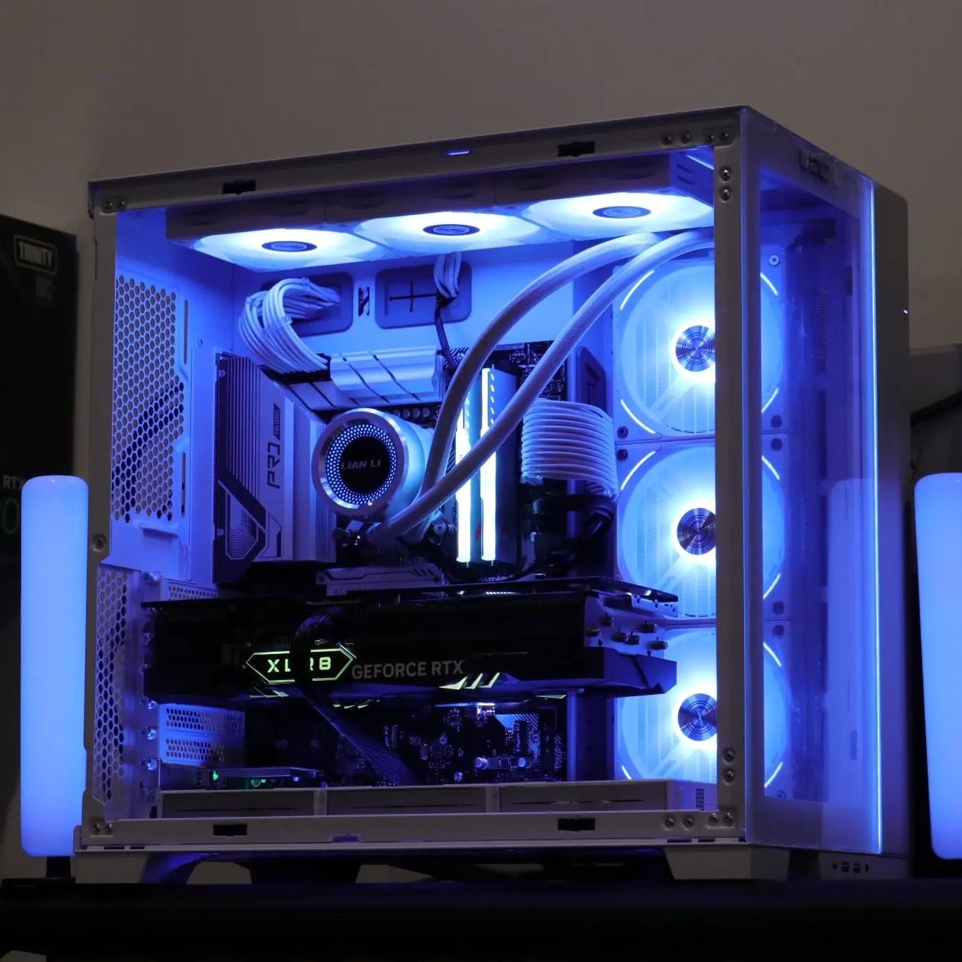 Williams 40 Series White Lian Li Rig (i7 13700KF + RTX 4070Ti) Lakes Custom Computers