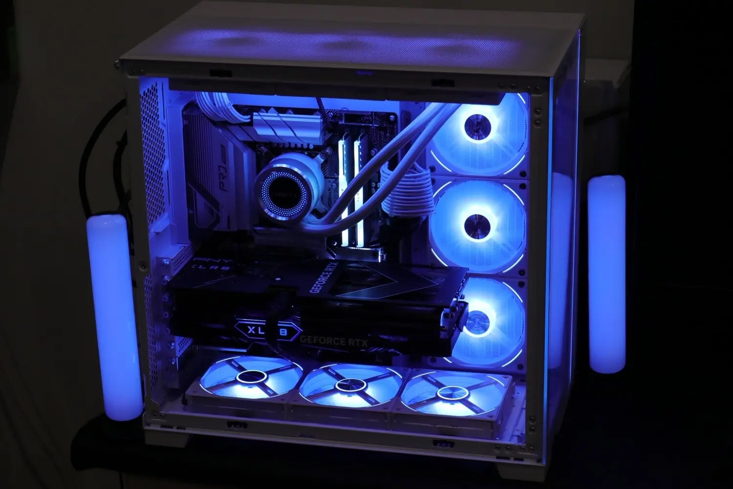 Williams 40 Series White Lian Li Rig (i7 13700KF + RTX 4070Ti) Lakes Custom Computers